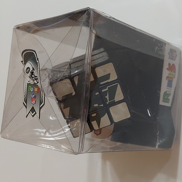 Rubiks cube jets national football league. New and sealed ,rare. With jet lanard - Picture 5 of 6